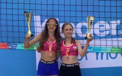 Gabrysia Baran i Zosia Pergół IV w Mistrzostwach Polski U13 w minisiatkówce plażowej