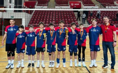 II miejsce w Świąteczno-Noworocznym Turnieju Siatkówki chłopców w Ostrowcu Św.