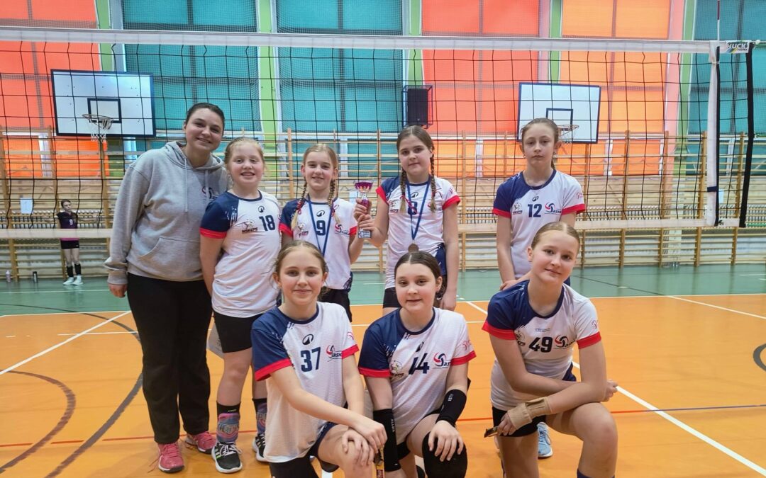 Udany turniej dwójek, trójek i czwórek dziewcząt w Ostrołęce!
